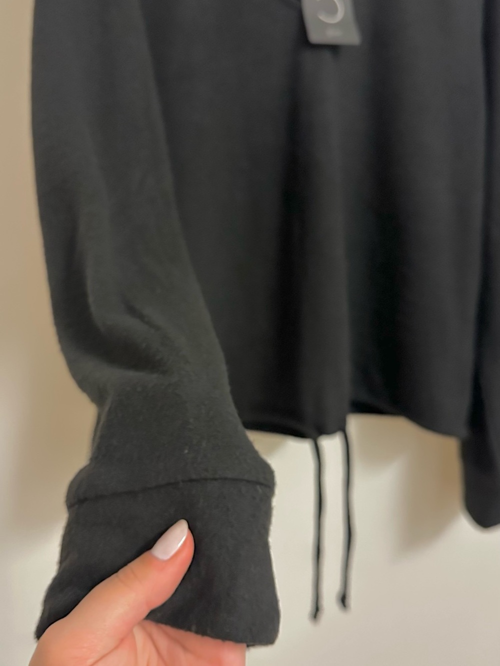 Women’s Top Black Hooded Pullover Drawstring Sweatshirt NWT - Picture 2 of 8